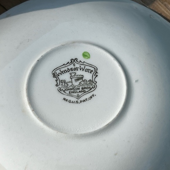 Windsor Ware Johnson Bros England Set Of 2 Teacup Saucers Floral Roses Flowers - Picture 8 of 9